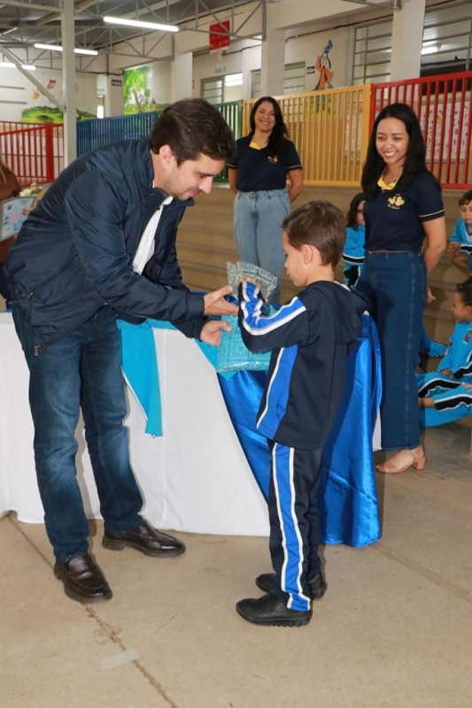 Noticia prefeitura-inicia-a-entrega-dos-uniformes-de-inverno-aos-alunos-da-rede